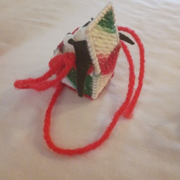 Lot of 5 Vintage small Handmade Plastic Canvas Baskets Christmas Tree Ornaments - Picture 13 of 15